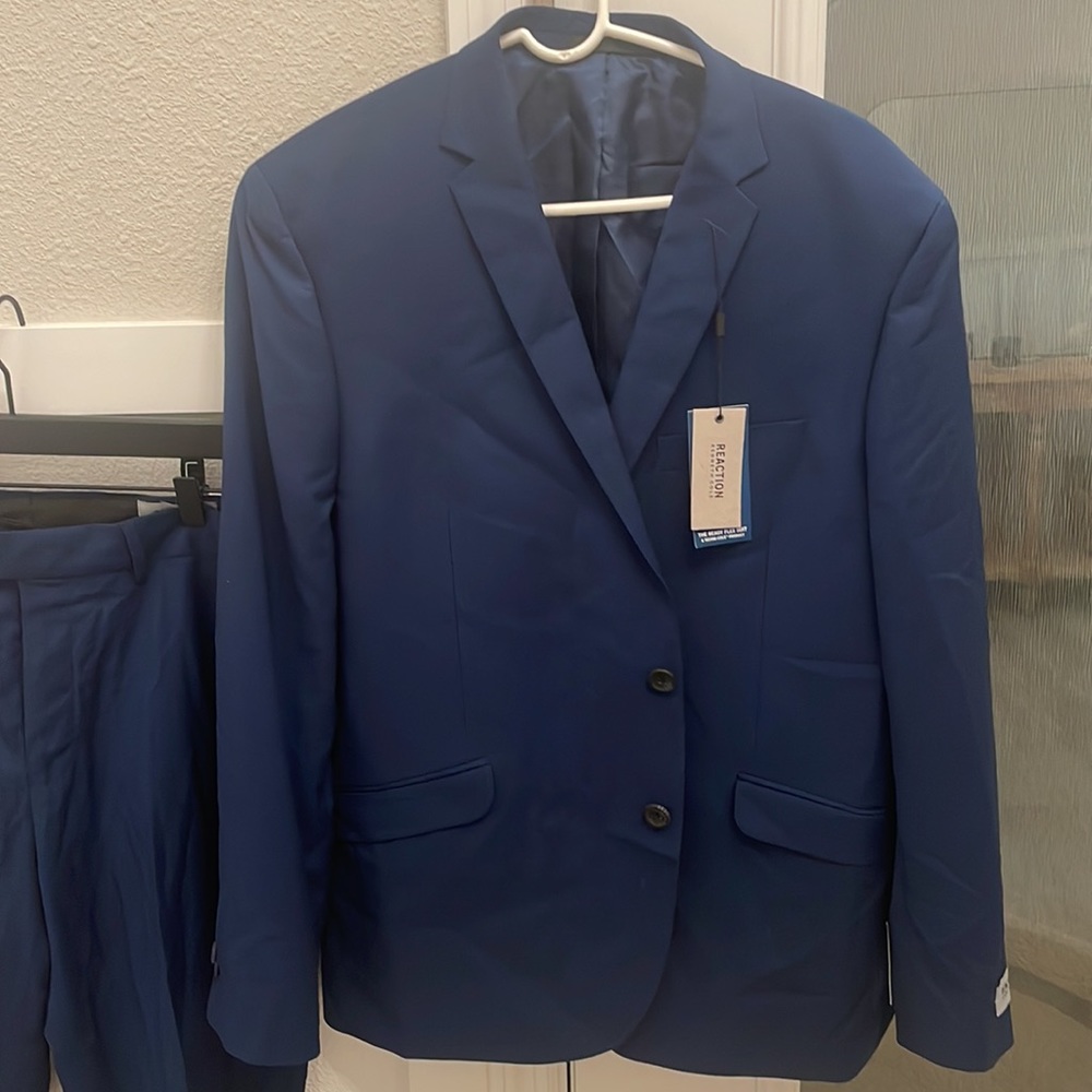Kenneth Cole Reaction Suit - Picture 2 of 6